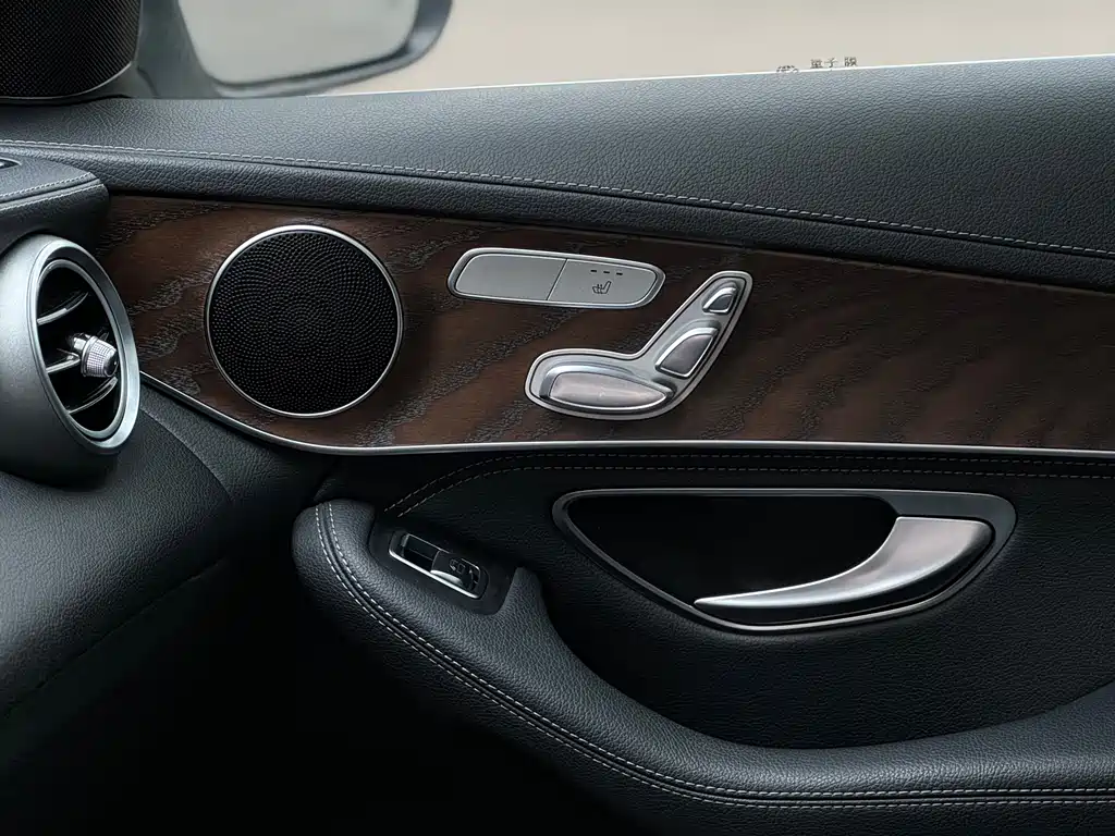 Mercedes-Benz GLC 2016 GLC 300 4MATIC Dynamic купить на сайте DeffCars