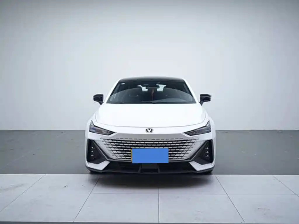 Changan UNI-V 2023 1.5T premium model купить на сайте DeffCars