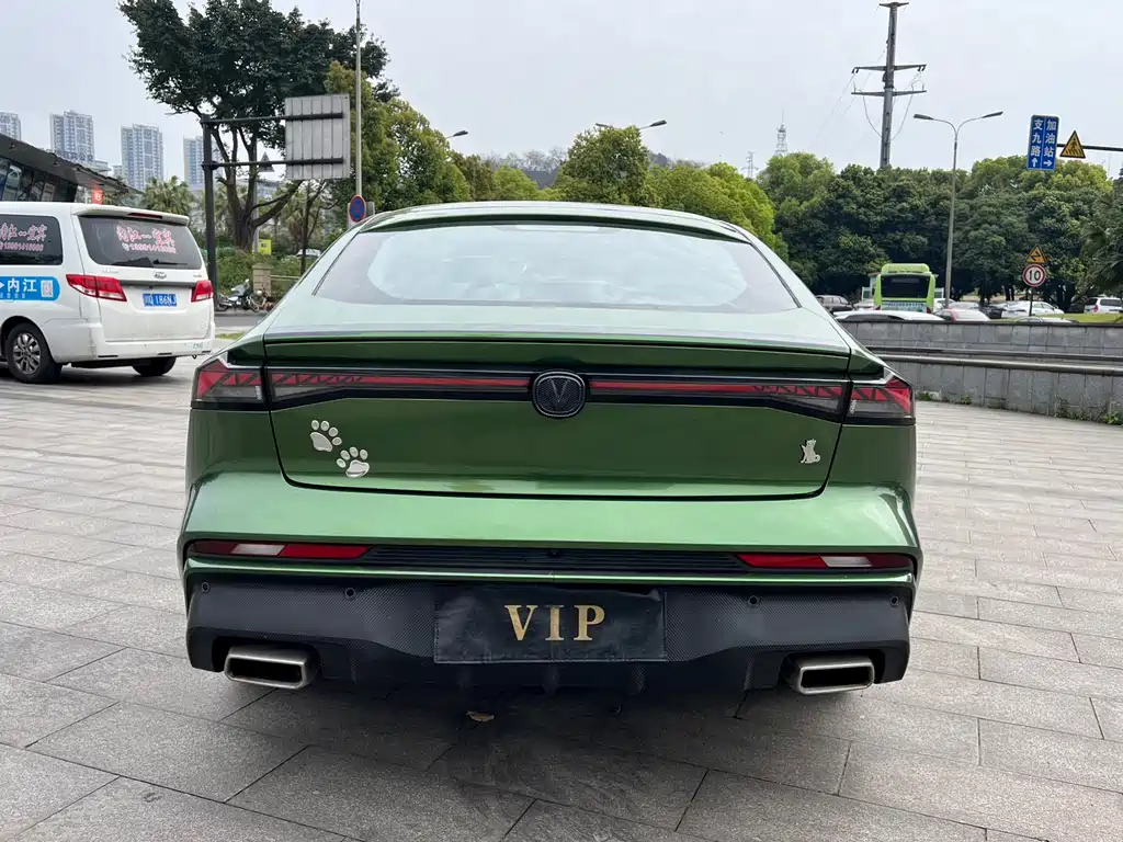 Changan UNI-V 2024 1.5T premium model купить на сайте DeffCars