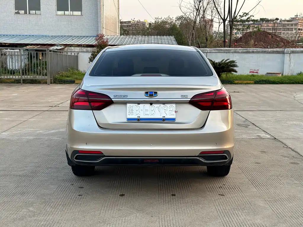 Emgrand 2018 1.5L CVT luxury model купить на сайте DeffCars