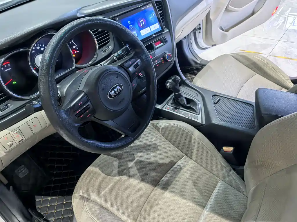 Kia K5 2015 2.0L automatic GL купить на сайте DeffCars