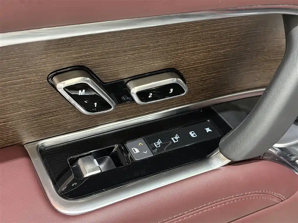 Range Rover 2025 3.0 L6 400PS Genesis Extended Edition купить на сайте DeffCars