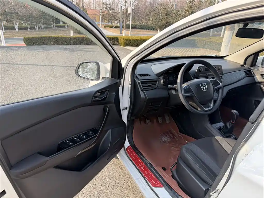 Baojun 310 2016 1.2L manual comfort model купить на сайте DeffCars