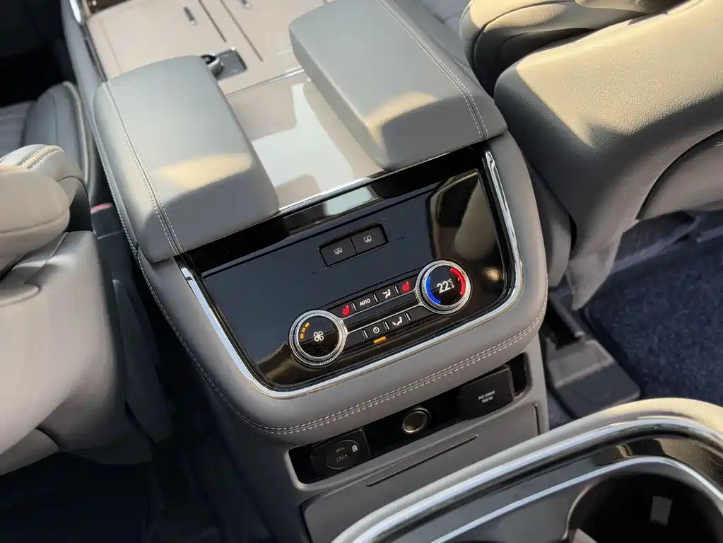 Navigator 2020 3.5T Long Axis Presidential Edition купить на сайте DeffCars