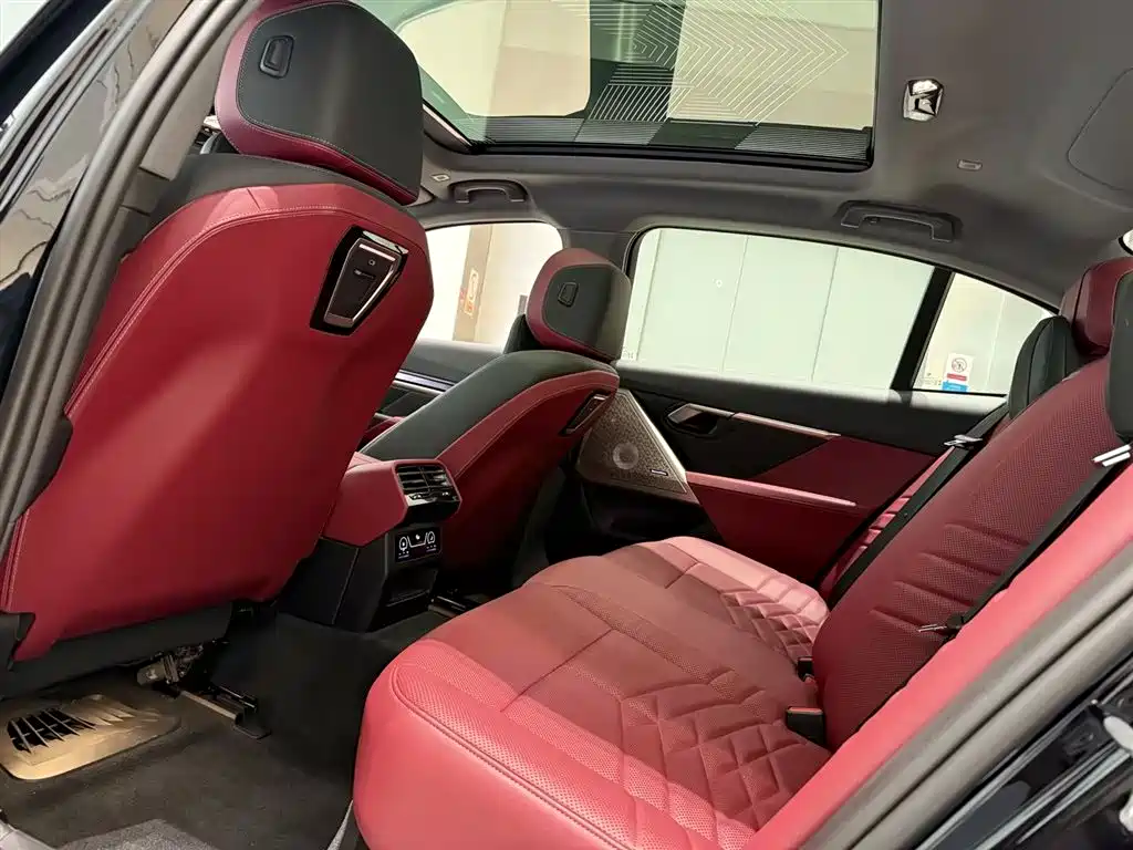 BMW 5 Series 2025 530Li Exclusive M Sports Package купить на сайте DeffCars