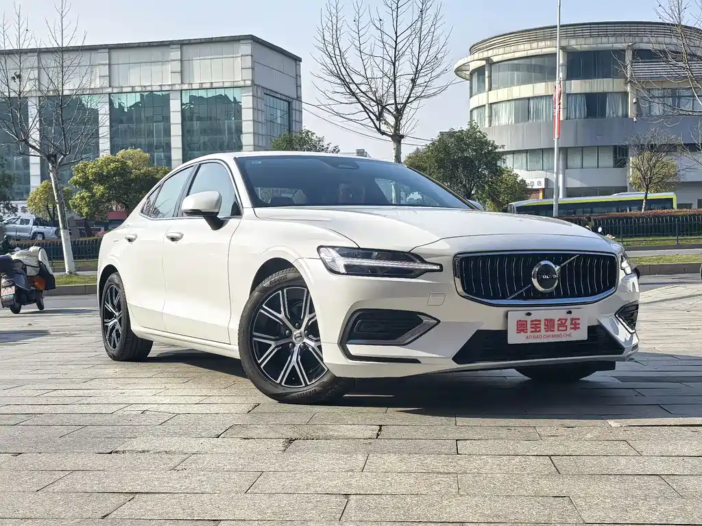 Volvo S60 2025 B4 Zhiyi Luxury Edition купить на сайте DeffCars