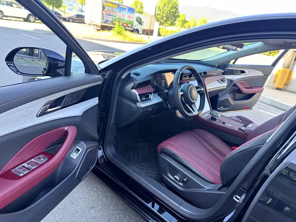 Hongqi H5 2025 1.5T DCT Xuanying Edition купить на сайте DeffCars