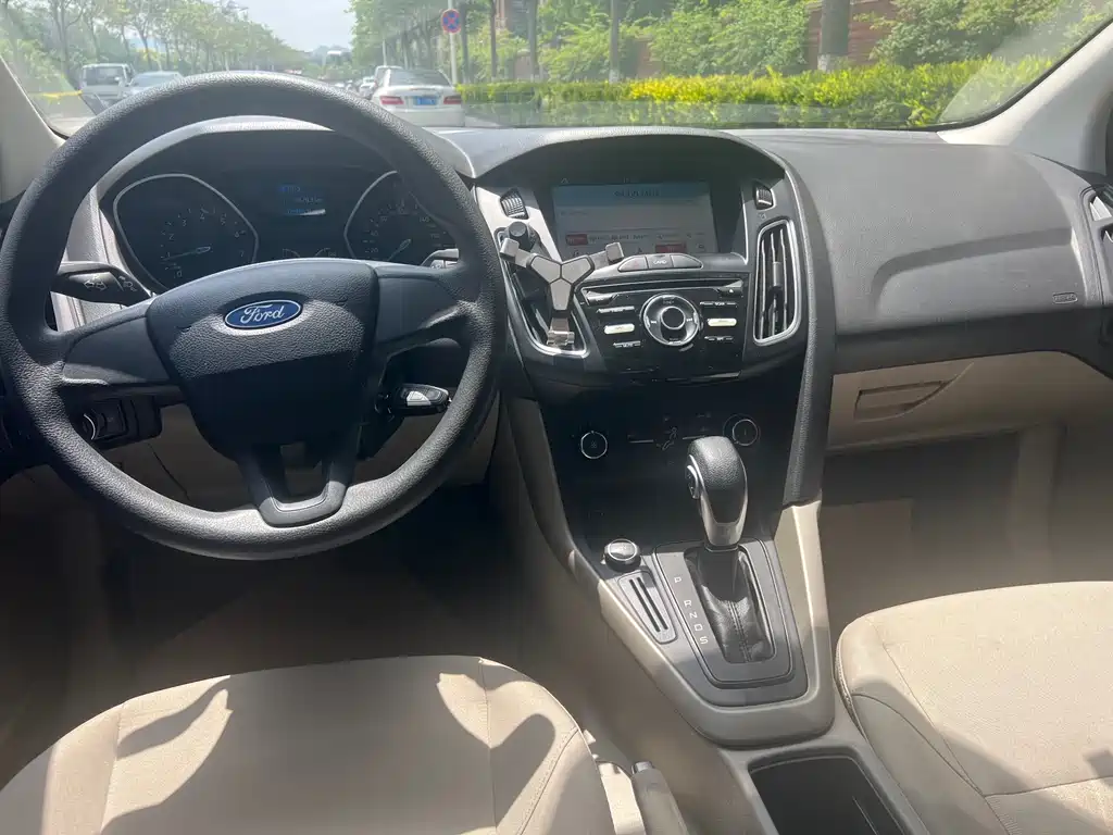Focus 2017 Sedan 1.6L Automatic Comfort Smart Mobility Edition купить на сайте DeffCars