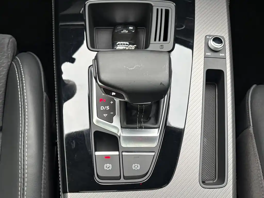 Audi Q5L Sportback 2022 40 TFSI luxury model купить на сайте DeffCars