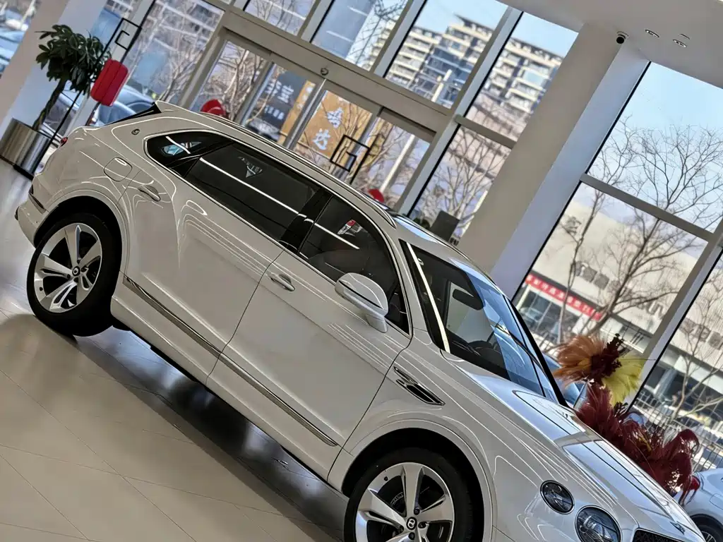 Bentayga 2024 4.0T V8 long wheelbase version купить на сайте DeffCars