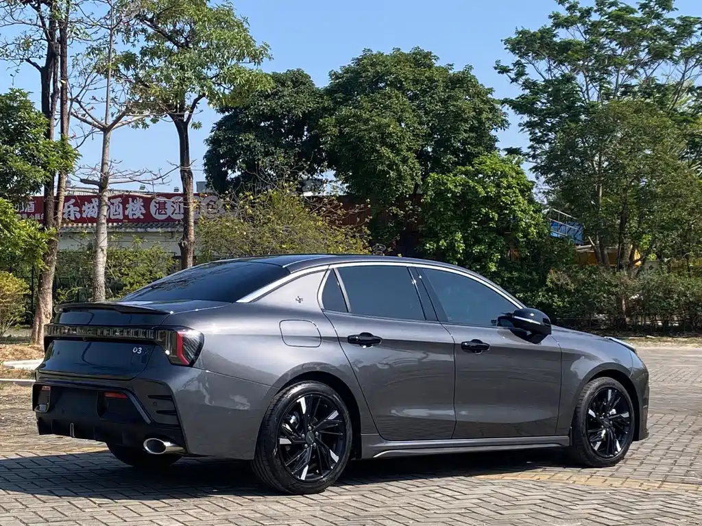 Lynk & Co 03 2023 1.5TD DCT Pro купить на сайте DeffCars