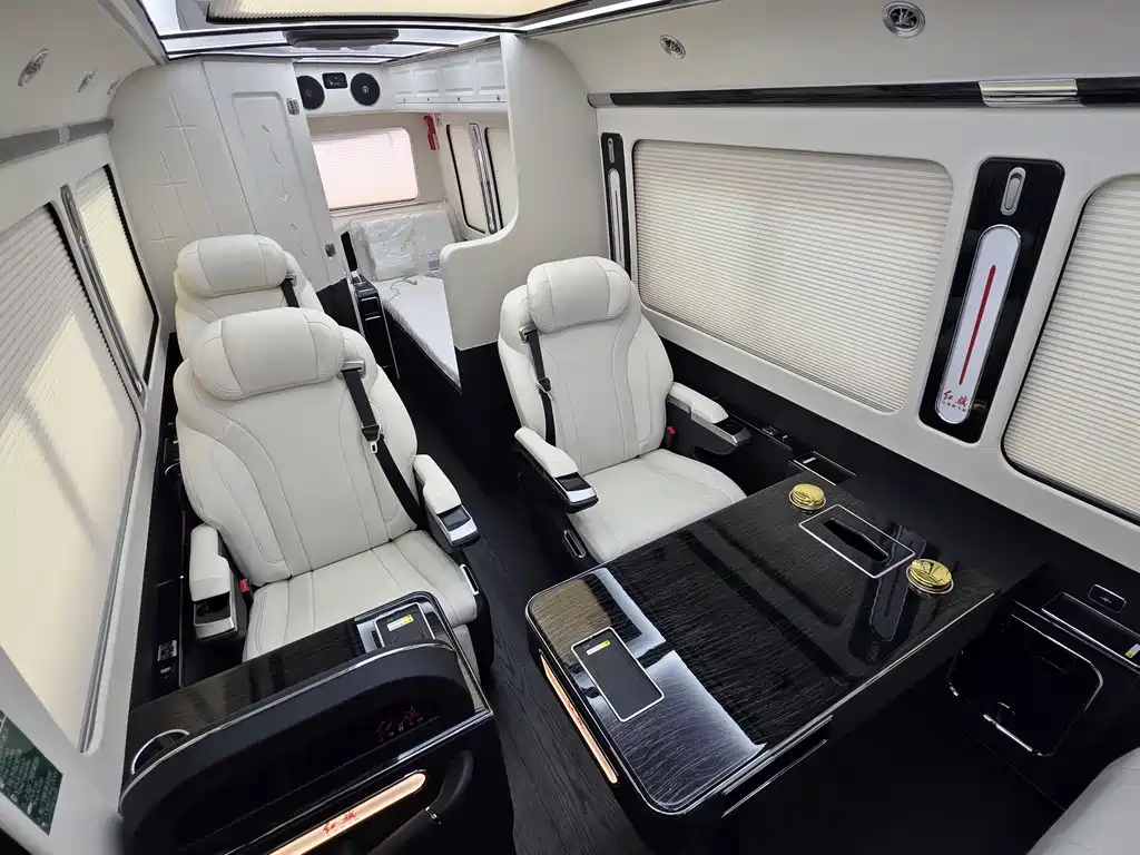 Hongqi Golden Sunflower Guoyue 2024 3.0T flagship version 17 seats купить на сайте DeffCars