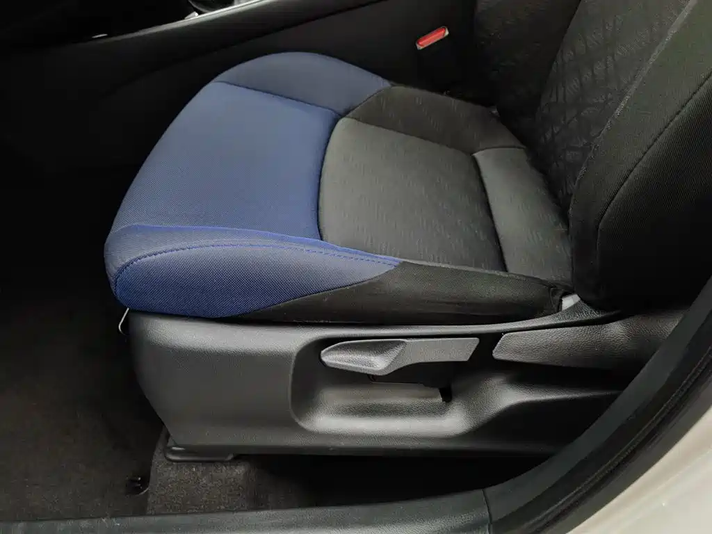 Toyota C-HR 2018 2.0L Leading Sunroof Version National VI купить на сайте DeffCars