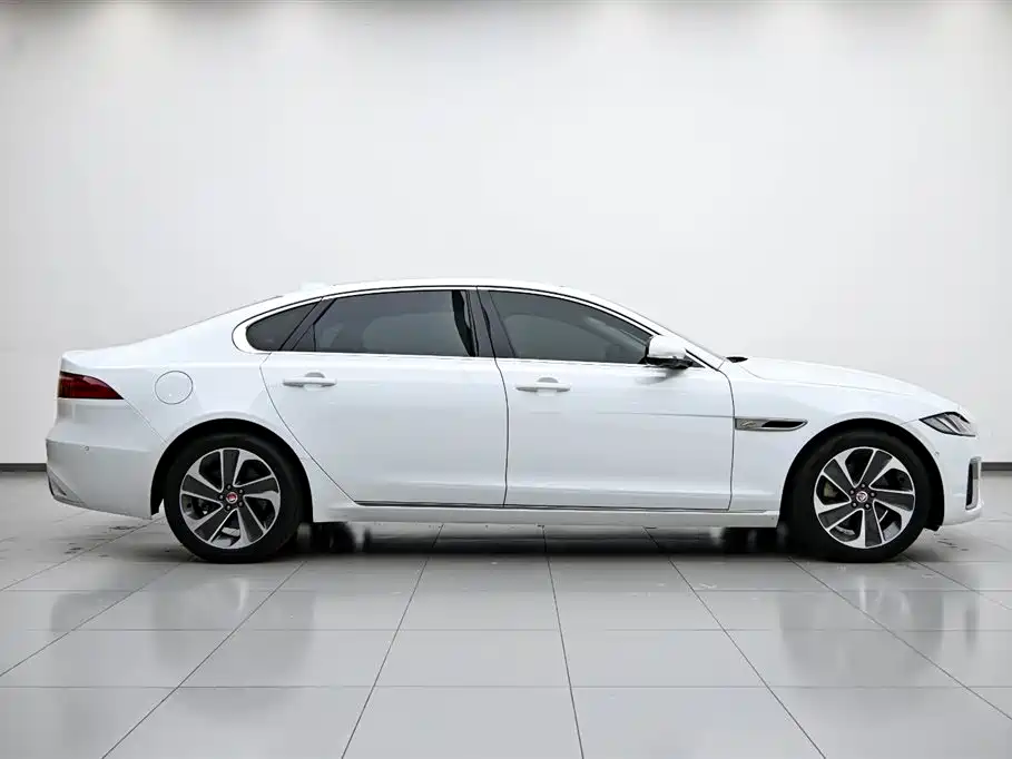 Jaguar XFL 2023 XFL 2.0T P200 2WD Elite Deluxe Edition купить на сайте DeffCars