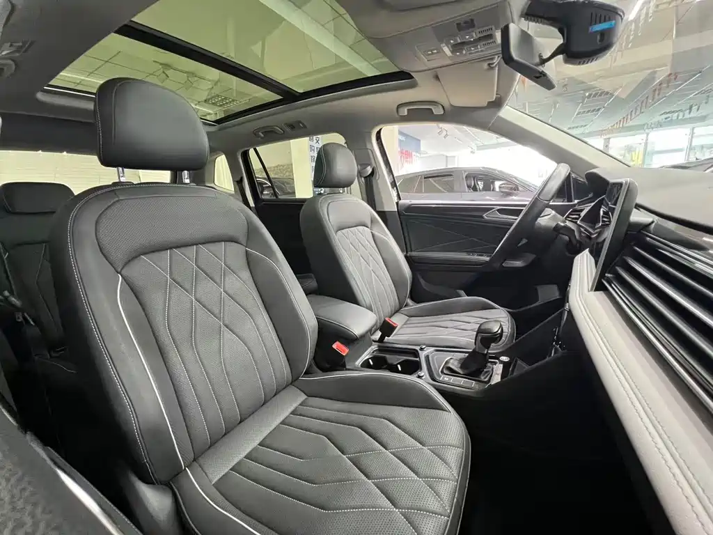Tiguan L 2023 280TSI automatic two-wheel drive Chaochuang limited edition купить на сайте DeffCars