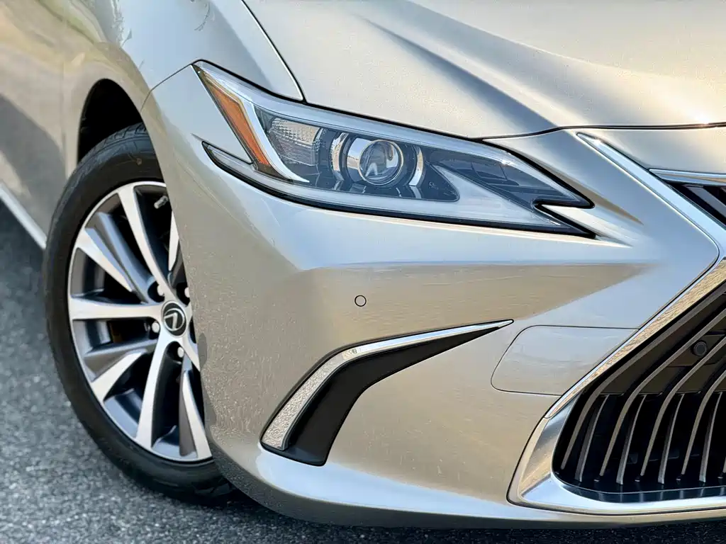Lexus ES 2020 200 Excellence Edition купить на сайте DeffCars
