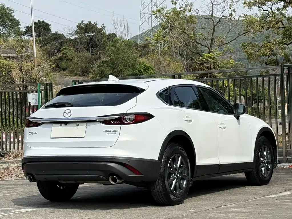 Mazda CX-4 2021 2.0L automatic two-wheel drive Blue Sky Vitality Edition купить на сайте DeffCars