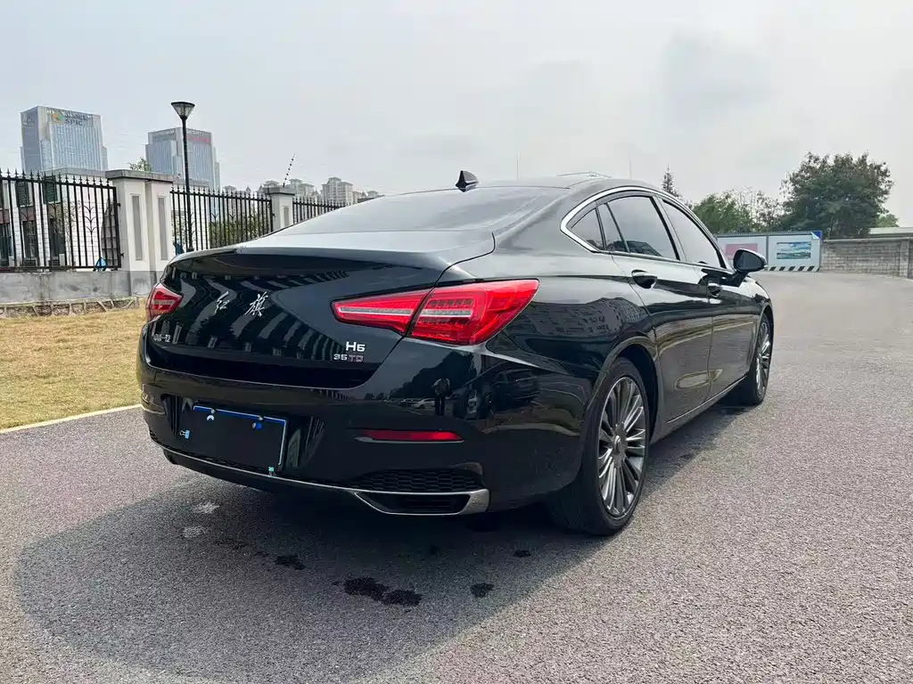 Hongqi H5 2020 1.8T Automatic Intelligent Connected Flag Rhyme Edition купить на сайте DeffCars