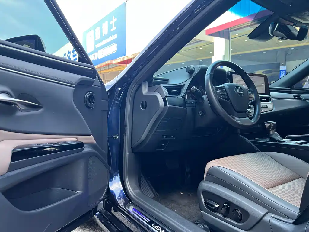 Lexus ES 2023 200 Excellence Edition купить на сайте DeffCars