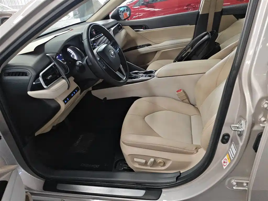 Camry 2018 2.5G Deluxe Edition купить на сайте DeffCars