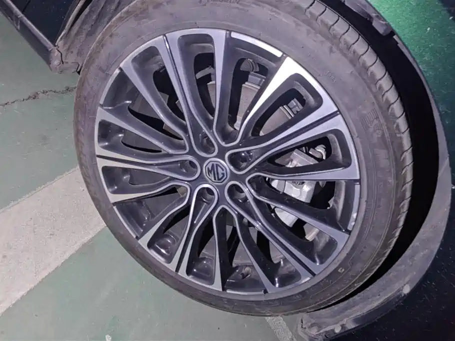 MG7 2023 2.0T Automatic Beauty Hunting Luxury Edition купить на сайте DeffCars