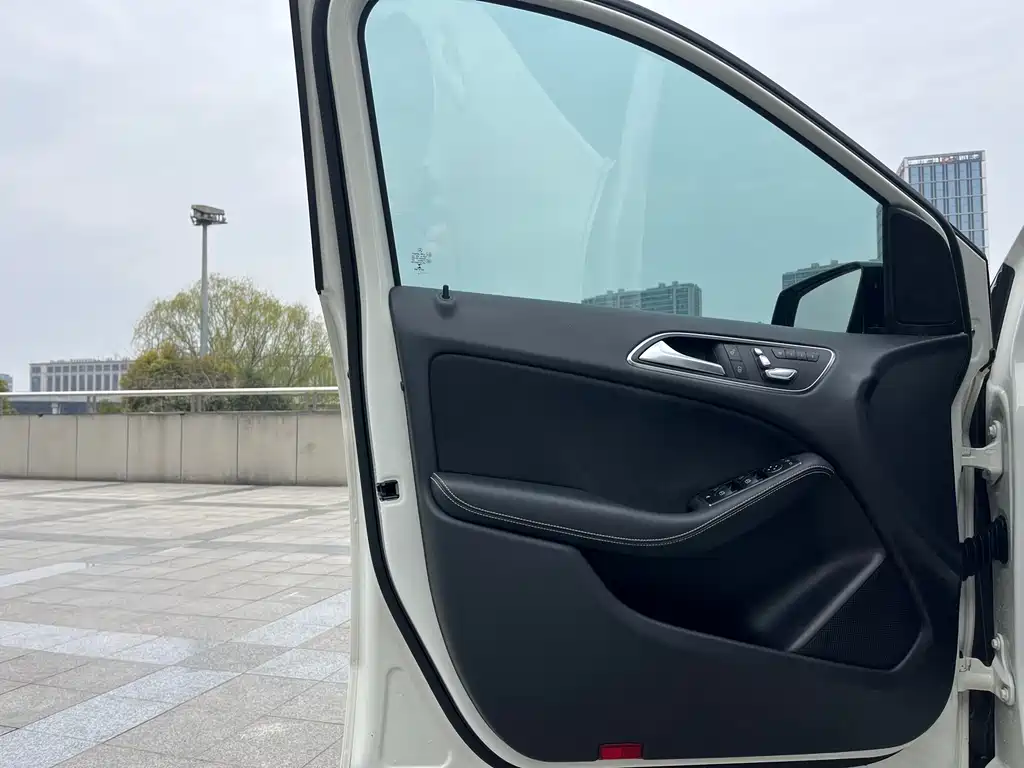 Mercedes-Benz B-Class 2017 B 200 Fashion Model купить на сайте DeffCars