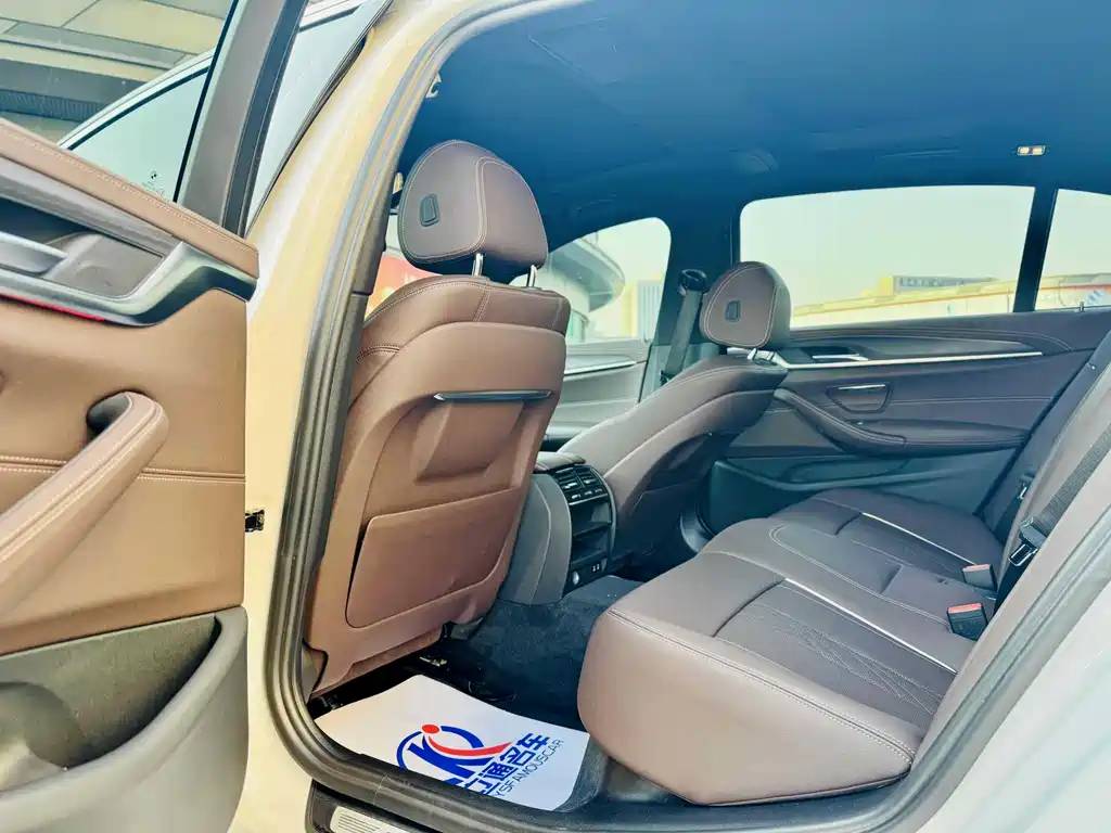 BMW 5 Series New Energy 2022 Model 535Le M Sports Package купить на сайте DeffCars