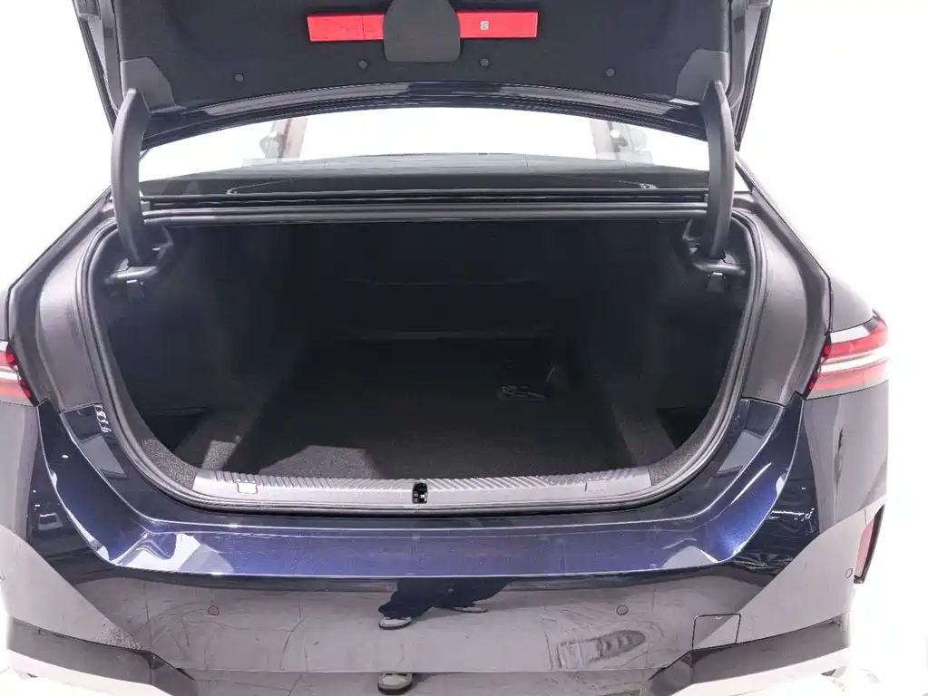 BMW 5 Series 2025 530Li Leading M Sports Package купить на сайте DeffCars