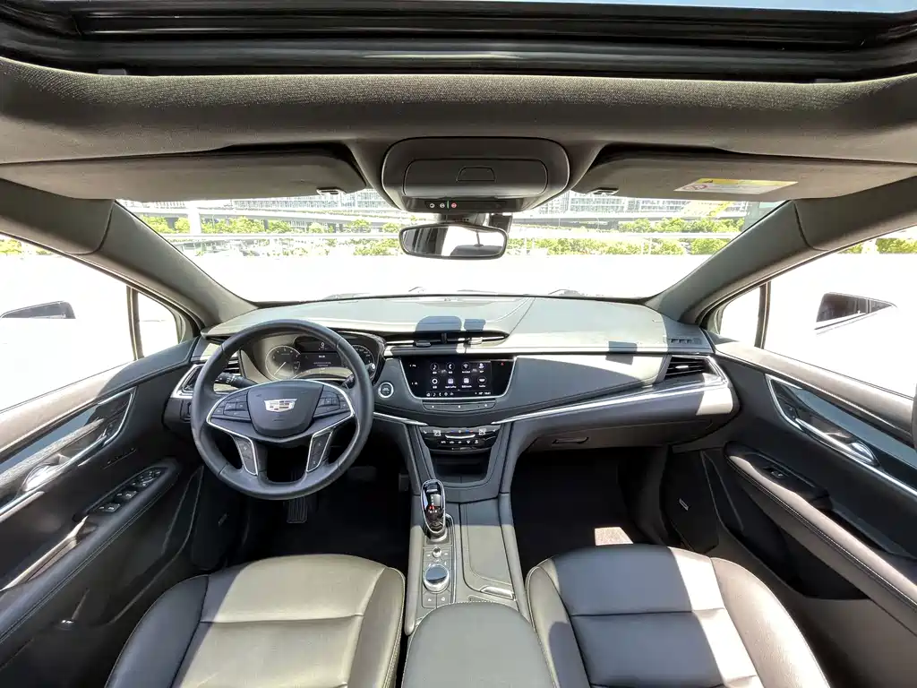 Cadillac XT5 2022 2.0T two-wheel drive luxury model купить на сайте DeffCars