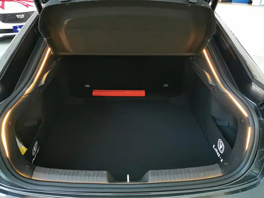 Changan UNI-V 2023 1.5T premium model купить на сайте DeffCars
