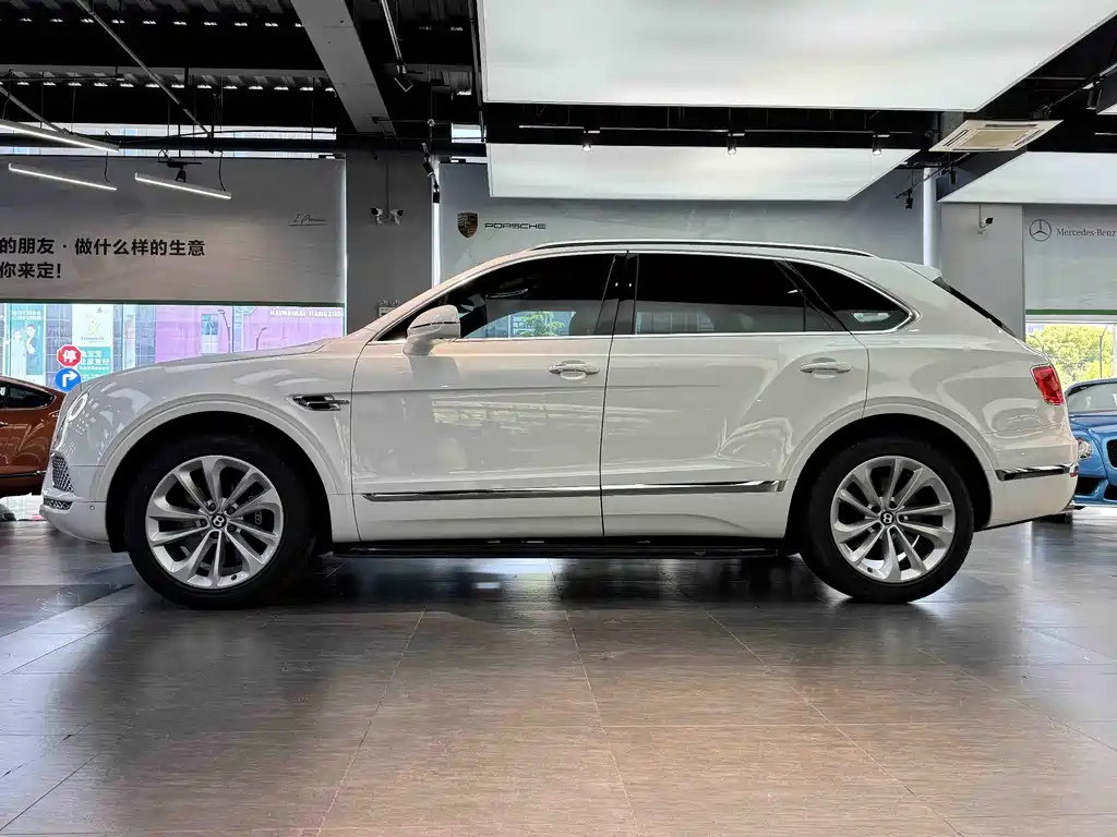 Bentayga 2018 4.0T V8 купить на сайте DeffCars