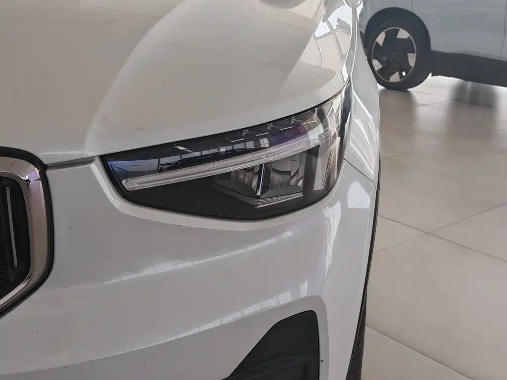 Volvo XC40 2025 B4 four-wheel drive Zhiyuan luxury version купить на сайте DeffCars