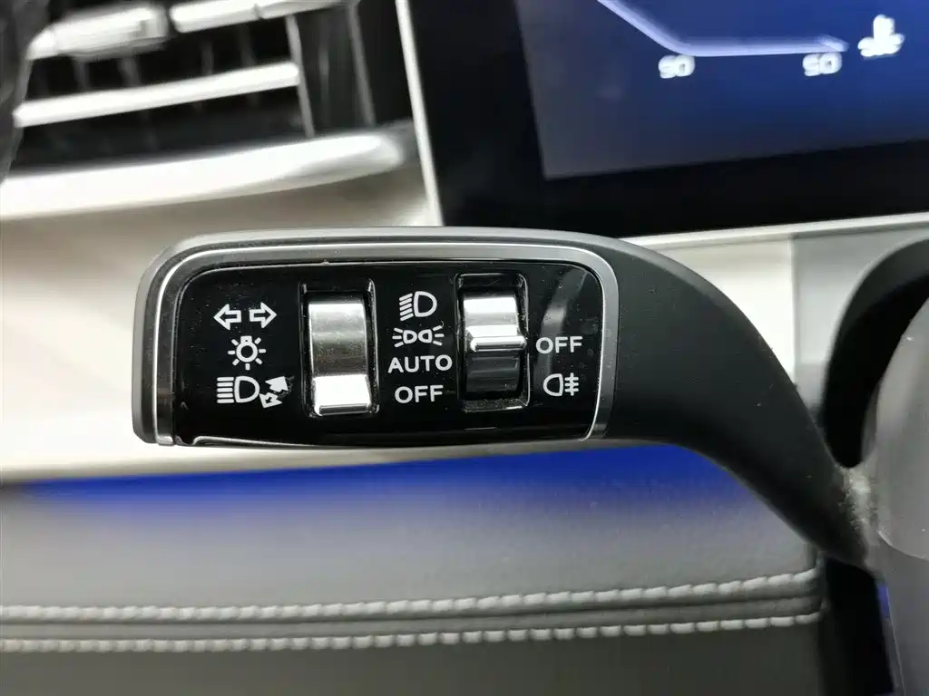 Hongqi H9 2020 2.0T Zhilian Flagship Edition купить на сайте DeffCars