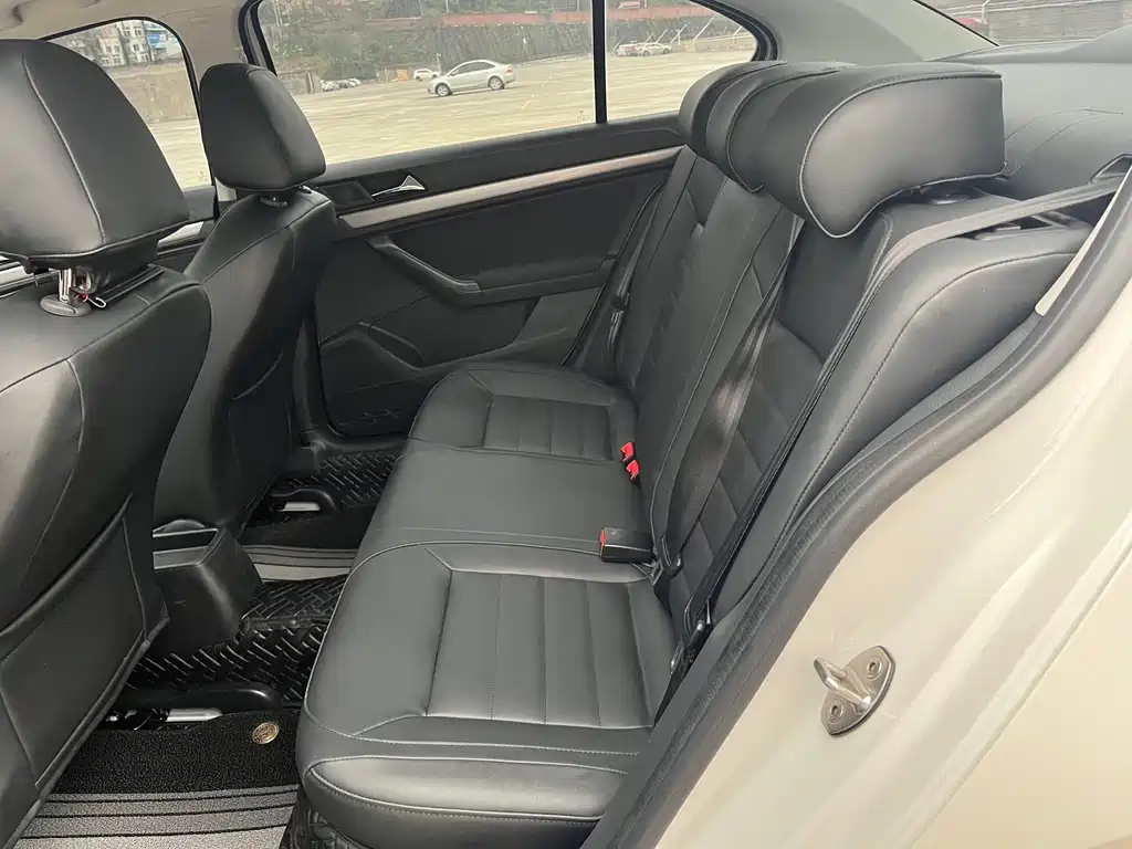 Lavida 2022 1.5L automatic fashion version купить на сайте DeffCars