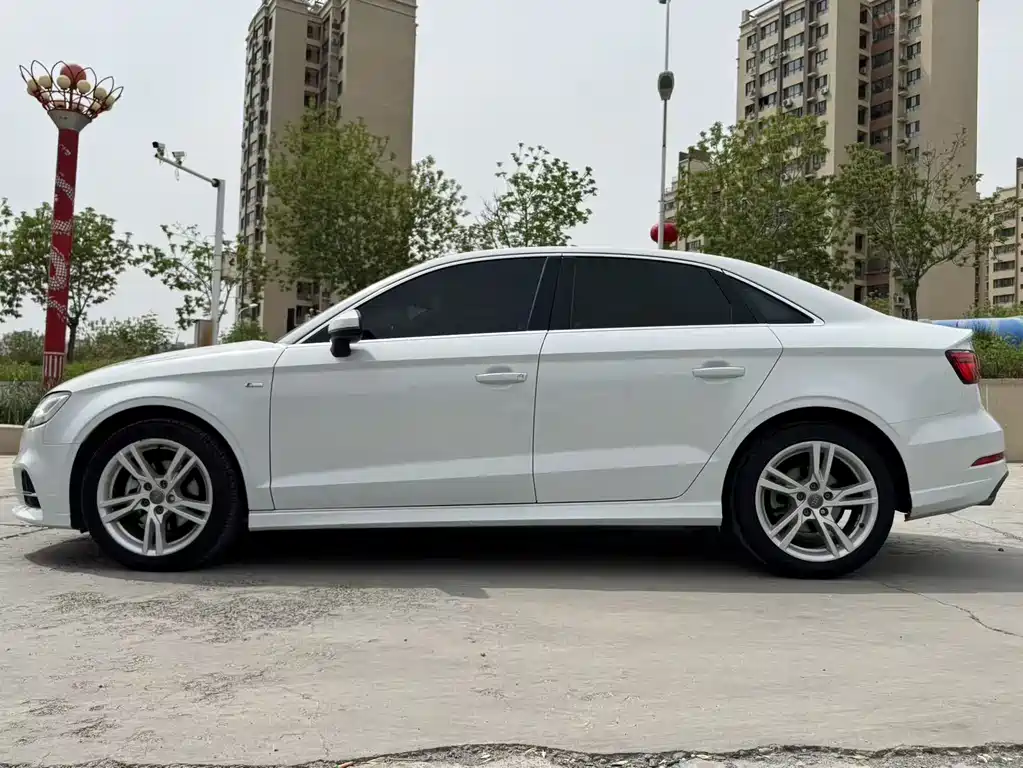 Audi A3 2019 Limousine 35 TFSI Sports National V купить на сайте DeffCars