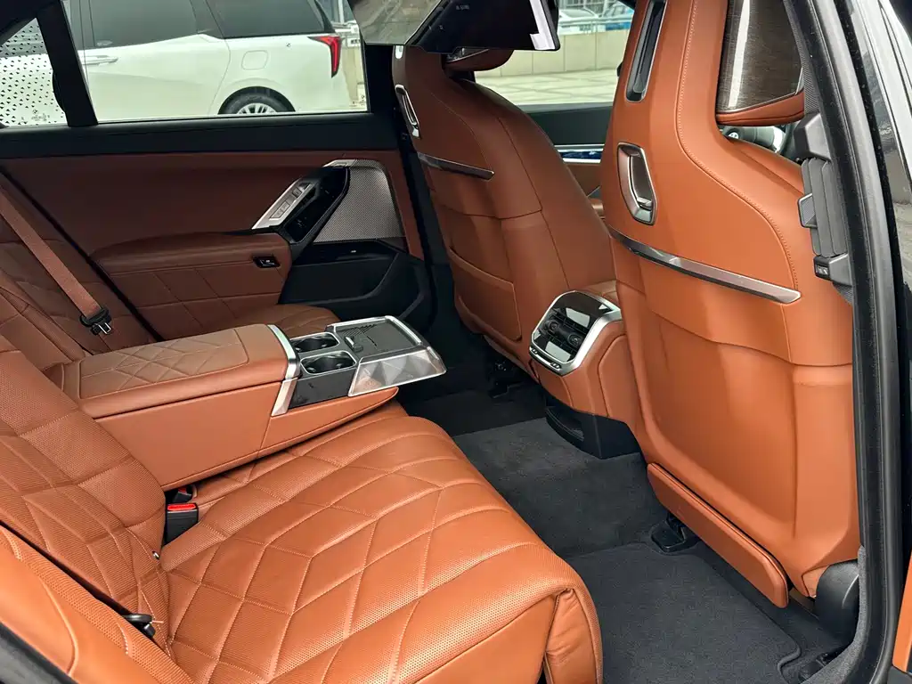 BMW 7 Series 2023 facelift 740Li exclusive M sports package купить на сайте DeffCars