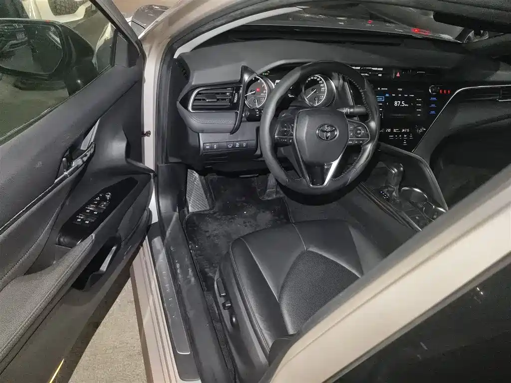 Camry 2019 2.0G Deluxe Edition National VI купить на сайте DeffCars