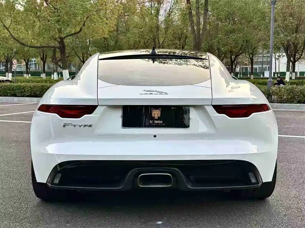 Jaguar F-TYPE 2021 P300 rear-drive First Edition hard-top version купить на сайте DeffCars