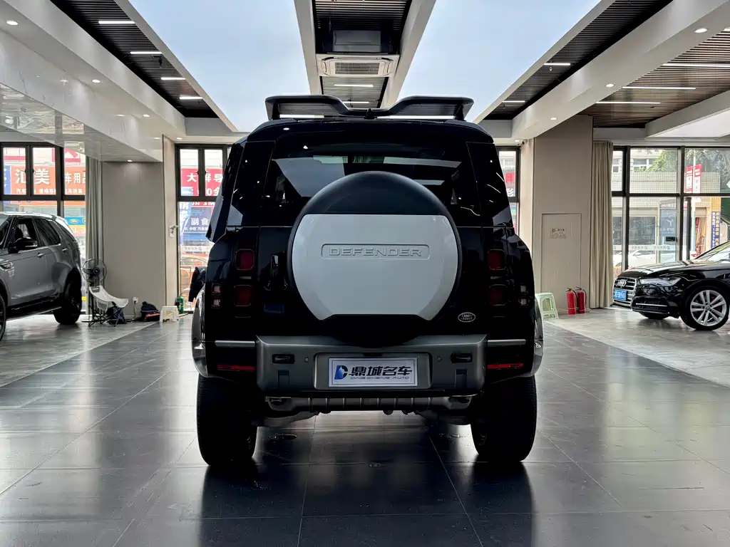 Land Rover Defender 2022 90 2.0T P300 X-DYNAMIC HSE купить на сайте DeffCars