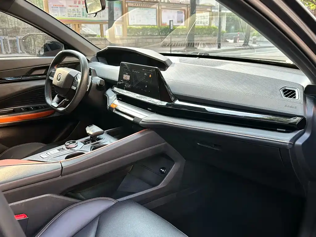 Changan UNI-V 2022 1.5T smart pilot model купить на сайте DeffCars