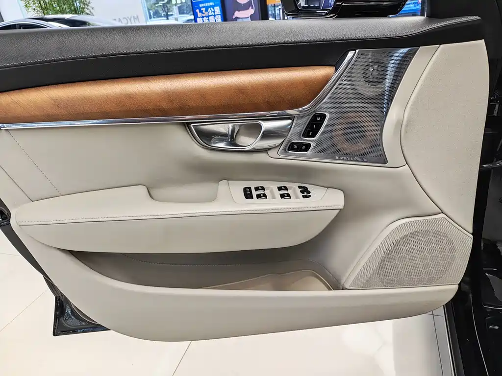 Volvo S90 Plug-in Hybrid 2019 T8 E-Drive Hybrid Honor Edition 3 Seats National VI купить на сайте DeffCars