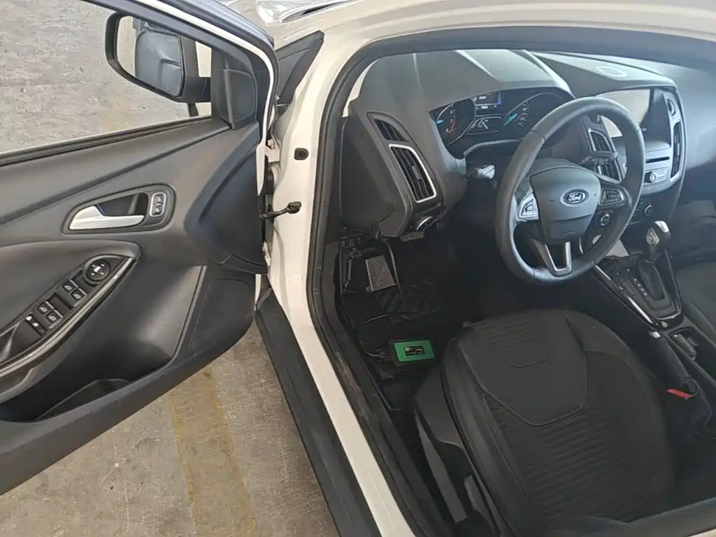 Focus 2015 Hatchback EcoBoost 180 Automatic Elite купить на сайте DeffCars