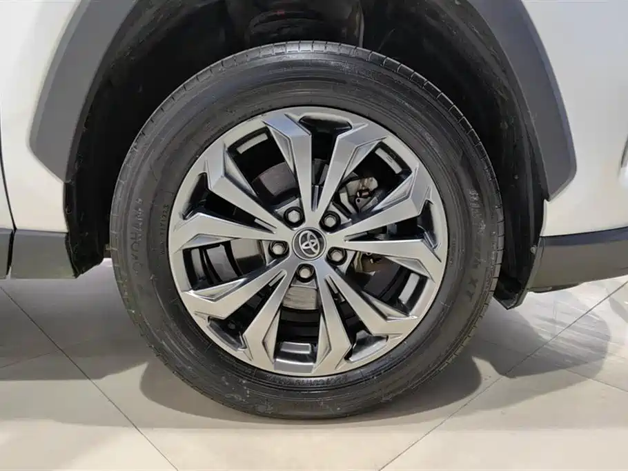 RAV4 Rongfang 2023 2.0L CVT two-wheel drive fashion version купить на сайте DeffCars