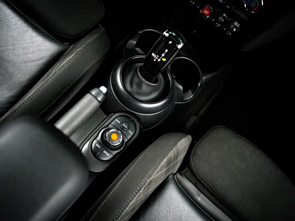 MINI 2018 1.5T COOPER Classic купить на сайте DeffCars