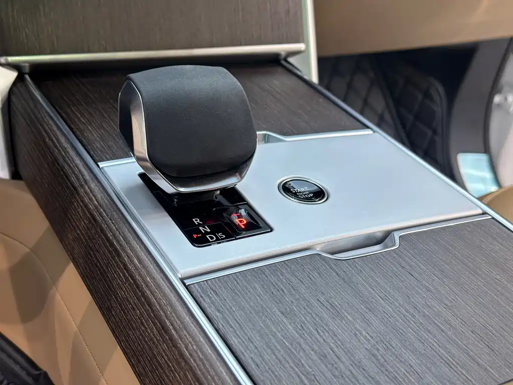 Range Rover 2025 3.0 L6 400PS Extended Edition купить на сайте DeffCars