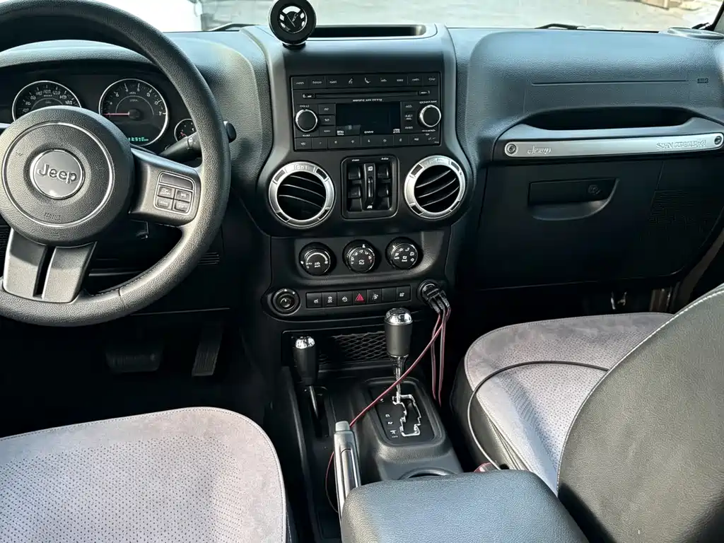 Wrangler 2015 3.6L Rubicon four-door version купить на сайте DeffCars