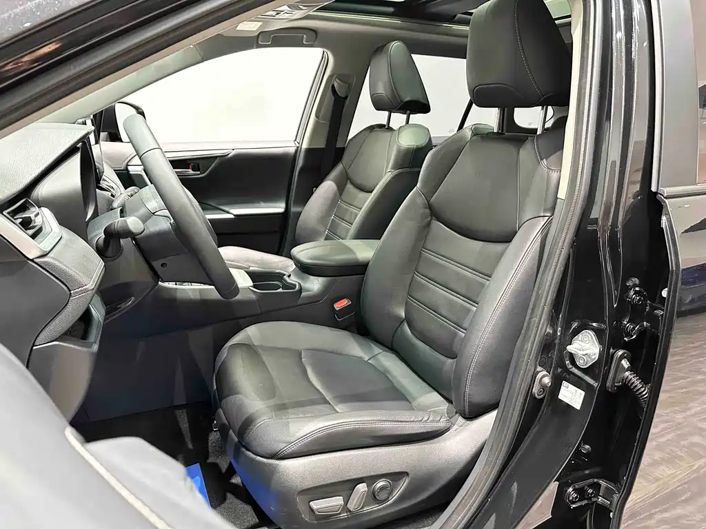 RAV4 Rongfang 2023 2.0L CVT two-wheel drive fashion Plus version купить на сайте DeffCars