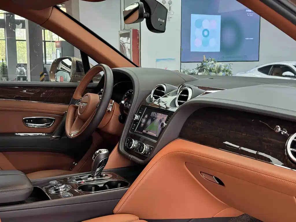 Bentayga 2018 4.0T V8 купить на сайте DeffCars