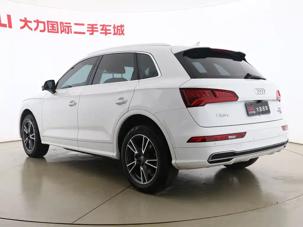 Audi Q5L 2018 40 TFSI enjoys fashionable style, National VI купить на сайте DeffCars