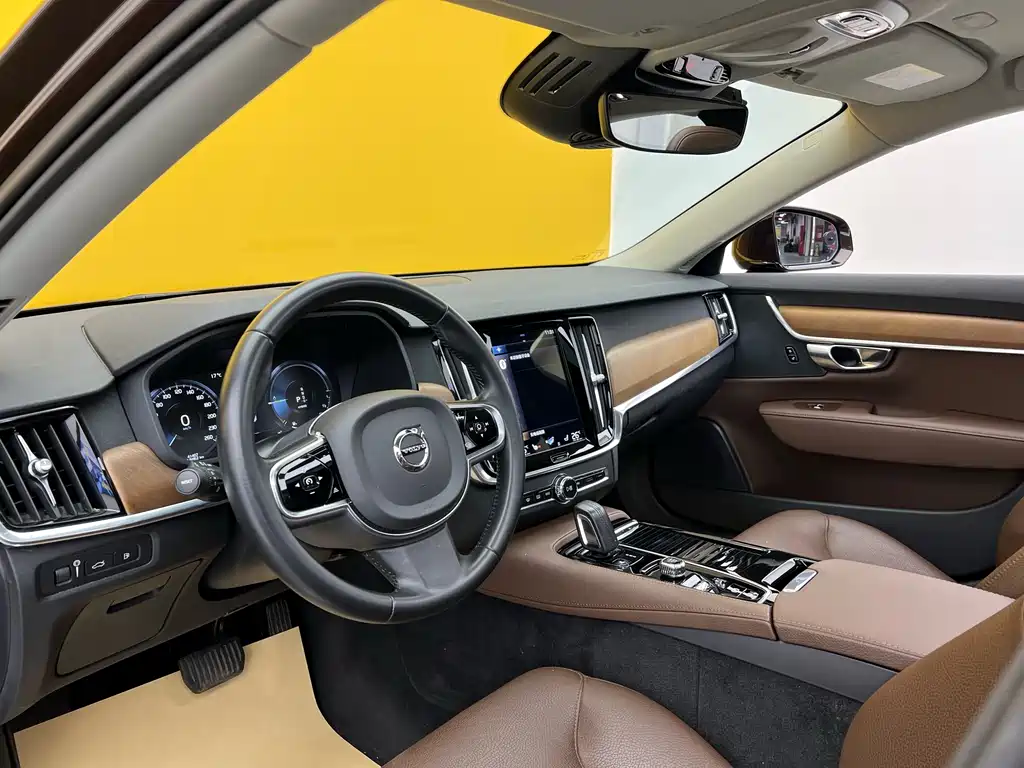 Volvo S90 Plug-in Hybrid 2020 T8 E-Drive Hybrid Zhiyi Luxury Edition купить на сайте DeffCars